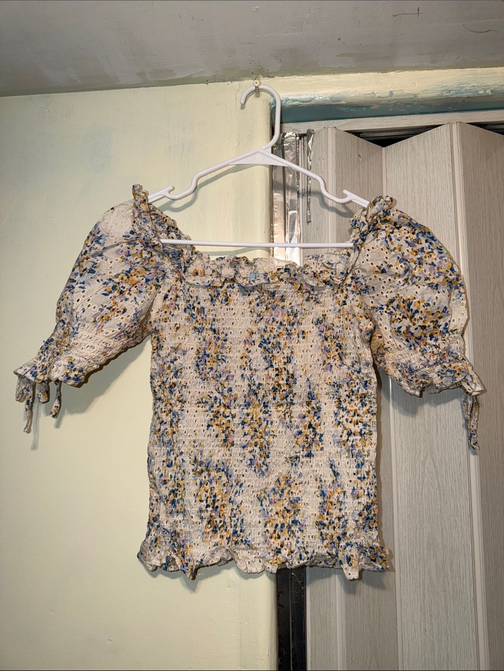 CeCe White Floral Smocked Puff Sleeve Top